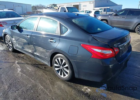 2017 Nissan Altima 2.5/2.5 S/2.5 Sl/2.5 Sr/2.5 Sv z USA, uszkodzony, nr VIN 1N4AL3AP0HC112371
